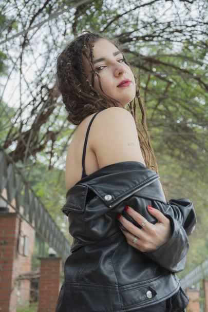 Portrait girl in madrid city with jacket black - Φωτογραφία, εικόνα
