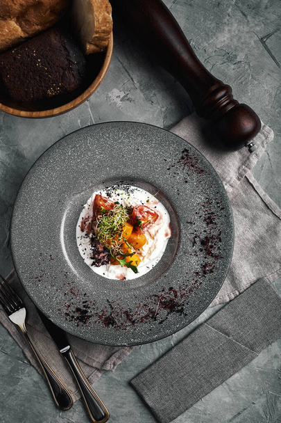 Bell pepper and strawberry strachatella salad. top view, beautiful table setting, beautiful serving, traditional italian food, gray background, copy space. food concept - Φωτογραφία, εικόνα