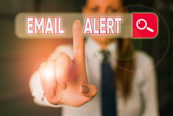 Szövegírási üzenet E-mail Alert. Üzleti koncepció az e-mailek automatikusan generált és elküldött kijelölt címzettek. - Fotó, kép