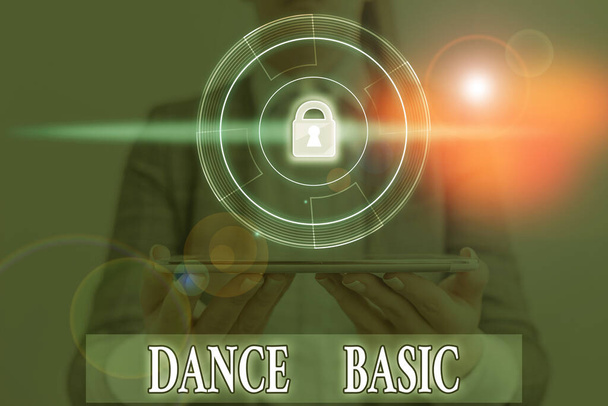 Sana kirjoittaa tekstiä Dance Basic. Liiketoiminnan konsepti, joka hyödyntää kehoa ja liikkumisaluetta
. - Valokuva, kuva