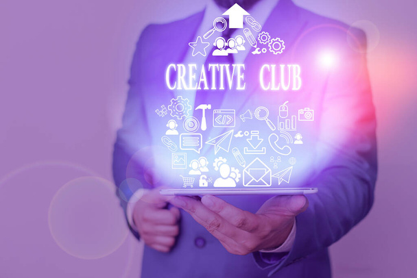 Handgeschreven tekst Creative Club. Concept betekent een organisatie die interesse in creatieve ideeën simuleert. - Foto, afbeelding