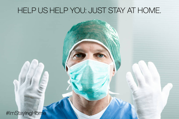 medical assistant asking you kindly and suggesting you to stay at home for your own and everyone else's safety - Foto, afbeelding