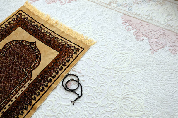 gebedskleed in de islam, gebedskleed voor aanbidding, - Foto, afbeelding