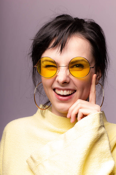 beautiful girl in yellow glasses and a yellow sweater - Foto, Imagen