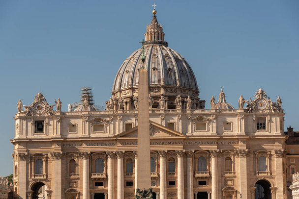 Rooman keskustassa, Italiassa, sijaitseva Vatikaanivaltio on roomalaiskatolisen kirkon sydän.
 - Valokuva, kuva