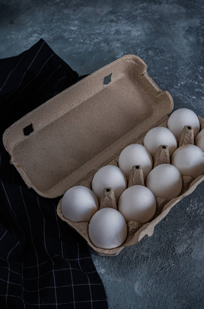 eggs in a carton on the table - Fotoğraf, Görsel