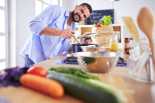 Man preparing delicious and healthy food in the home kitchen - Zdjęcie, obraz