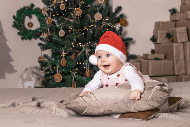 Karácsonyi portré aranyos kislány - Fotó, kép