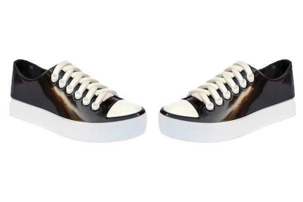 scarpe da ginnastica bianche e nere su sfondo bianco - Φωτογραφία, εικόνα