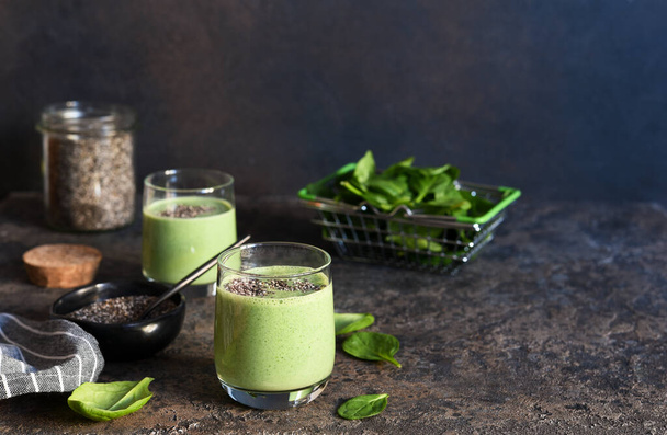 Green smoothie with spinach and chia seeds. Detox drink. - Фото, зображення