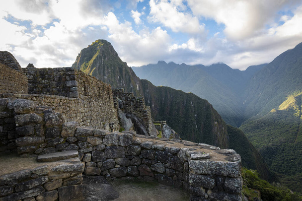 Machu Pichu harabelerinin manzarası, Peru - Fotoğraf, Görsel
