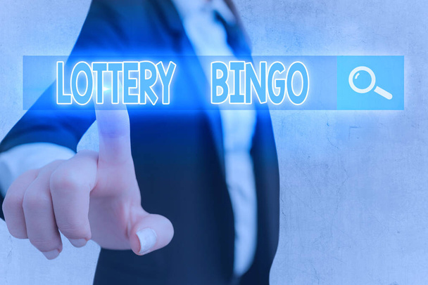 Kirjoitan viestiä, joka näyttää Lottery Bingon. Business valokuva esittelee onnenpeli, jossa jokainen pelaaja vastaa numerot painettu
. - Valokuva, kuva