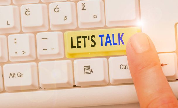 Sana kirjallisesti tekstiä Let Talk. Liiketoiminta käsite keskustella jotain rehellisesti ja suoraan, kuten suunnitelma
. - Valokuva, kuva