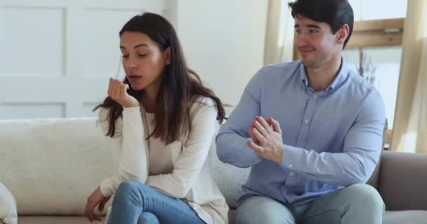 Funny boyfriend cheater begging forgiveness apologizing wife - Materiał filmowy, wideo