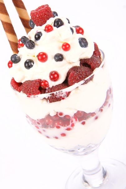 Whipped cream with fruits - Foto, Imagen