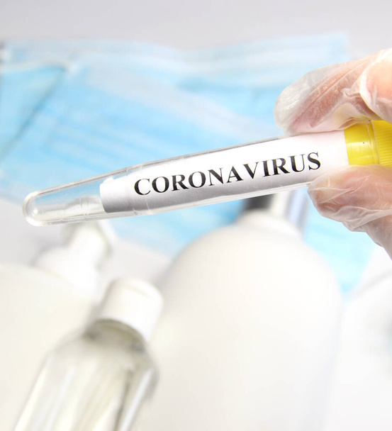 Wirus korony 2019, przedmioty higieniczne, test tubowy i maska - Zdjęcie, obraz