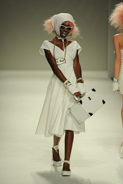 Model walks runway at Betsey Johnson show - Фото, зображення