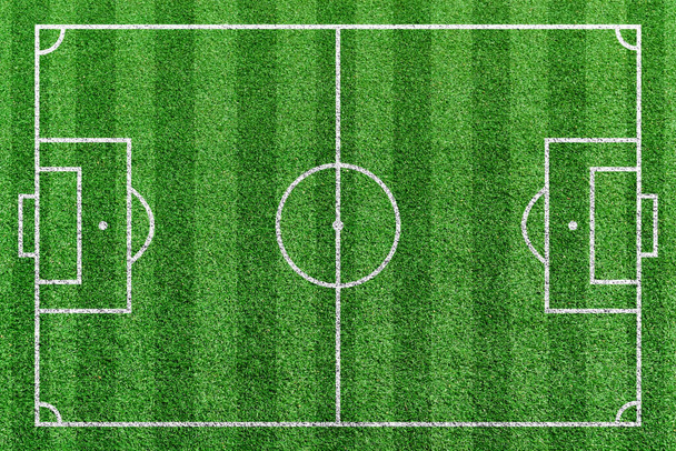 Πάνω άποψη λωρίδα γρασίδι γήπεδο ποδοσφαίρου. Πράσινο γκαζόν με λευκό φόντο γραμμές μοτίβο. - Φωτογραφία, εικόνα