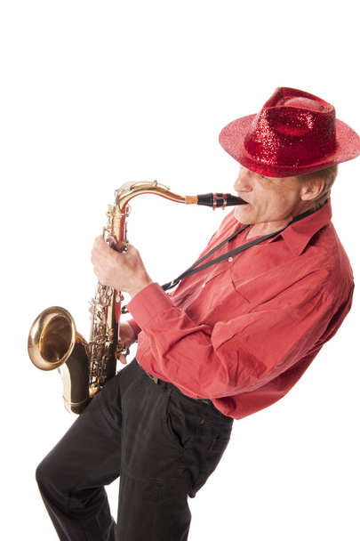 man spelen saxofoon leunend achteruit - Foto, afbeelding