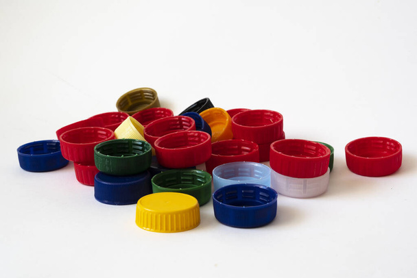 пластиковые крышки для различных напитков
 - Фото, изображение