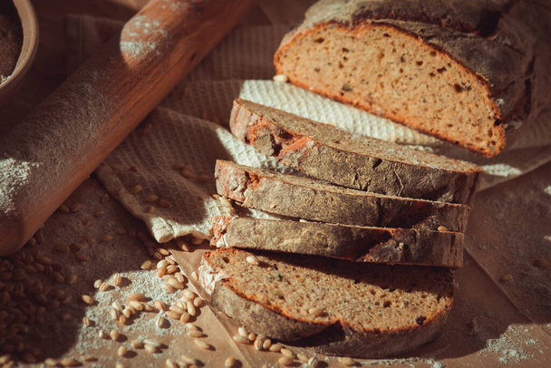 Sliced rye bread cooked with nuts and cereals inside on a close-up on the table - Foto, Bild
