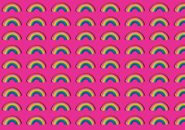 LGTBI Konzeptbild, regenbogenförmige Papierteller mit sich wiederholenden Mustern auf rosa Hintergrund - Foto, Bild