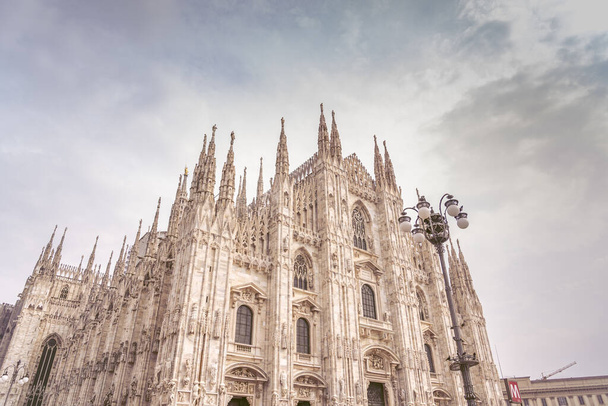 Milanon katedraali tai Duomo di Milano kaupungin keskustassa Italiassa
. - Valokuva, kuva