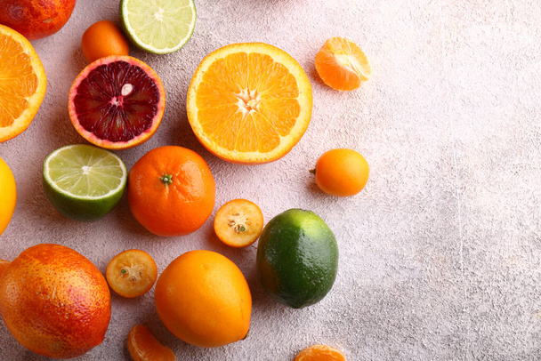 natural organic citrus fruit on a wooden plate - 写真・画像