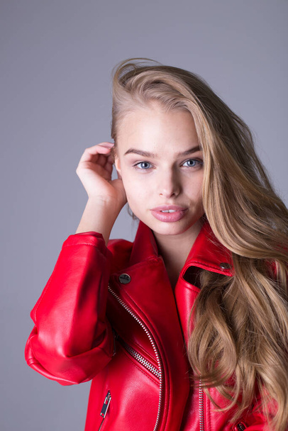Elegant girl posing in red jacket - Fotó, kép