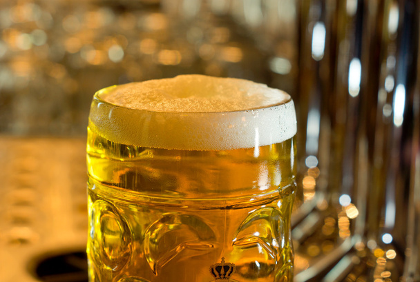 Beer mug filled with cold foamy beer - Foto, immagini