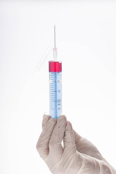 nouvelle génération d'aiguilles d'injection protection des travailleurs de la santé contre les infections isolées sur blanc
 - Photo, image