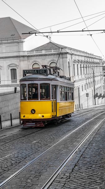žlutá tramvaj, Lisabon, Portugalsko - Fotografie, Obrázek