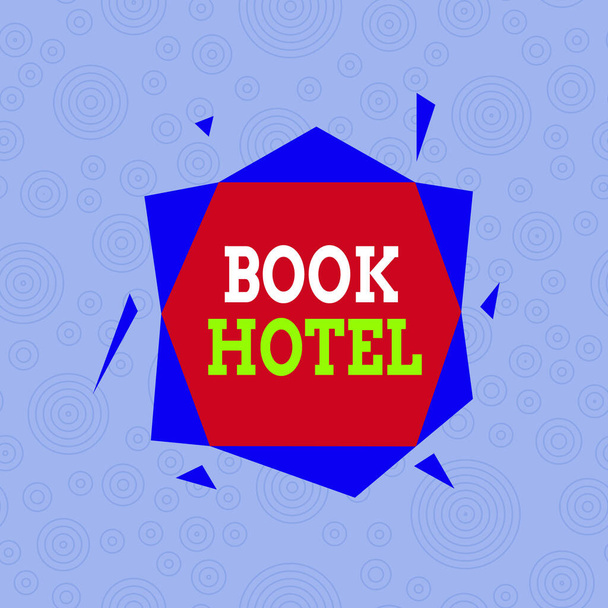 ブックホテルを示す概念的な手書き。ホテルの部屋や宿泊施設の配置を紹介するビジネス写真非対称フォーマットパターンオブジェクトのアウトライン多色デザイン. - 写真・画像