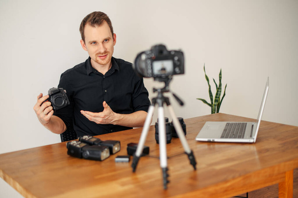 Blogger guy records photo tutorial, video review - Valokuva, kuva