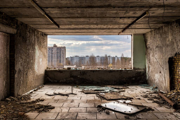 Landscape of Pripyat city taken from an abandoned hospital in Pripyat, Chernobyl - Foto, imagen