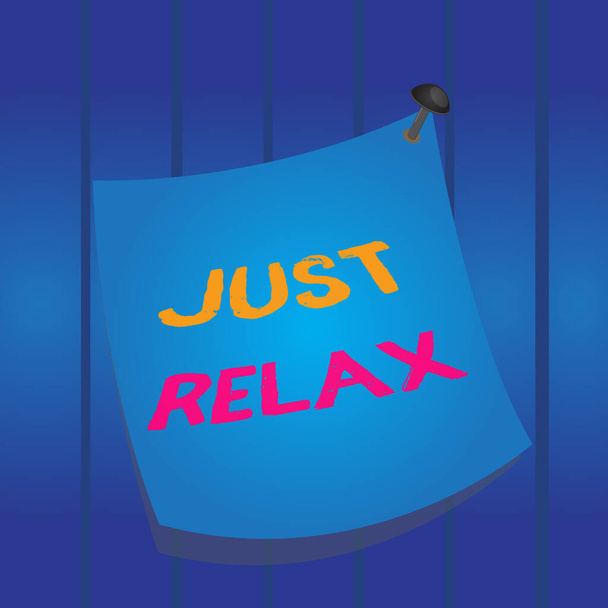 Schreiben Notiz zeigt Just Relax. Business-Foto präsentiert, um sich auszuruhen oder etwas zu tun, das Spaß macht und stressfrei Gebogene Erinnerung Papier Memo genagelt bunte Oberfläche Stiftrahmen. - Foto, Bild