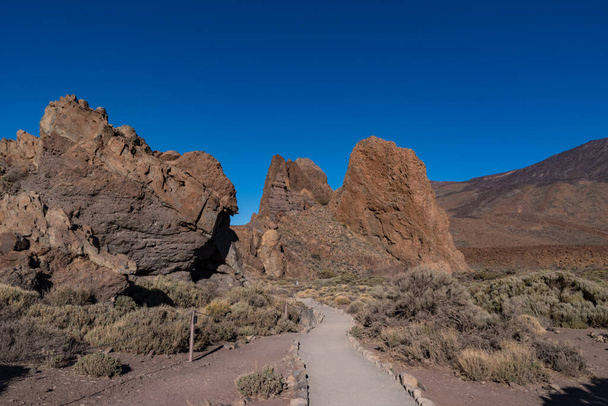 Άποψη του μοναδικού βράχου Roques de Garcia, Εθνικό Πάρκο Teide, Τενερίφη, Κανάριοι Νήσοι, Ισπανία - Φωτογραφία, εικόνα