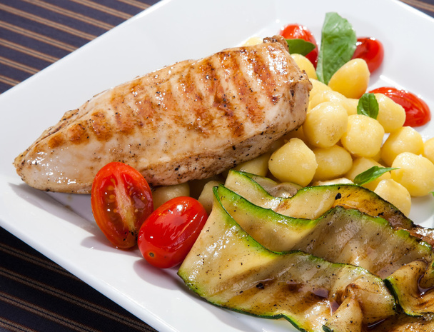 Grilled chicken breast w grilled aubergine and gnocchi - Photo, Image