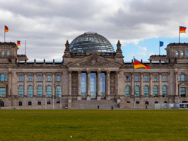 Edificio del Reichstag, sede del Parlamento tedesco (Deutscher Bundestag) a Berlino, Germania - Foto, immagini