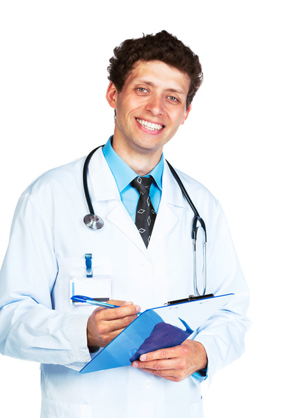 Portrait d'un jeune médecin souriant écrivant sur le medecin d'un patient
 - Photo, image