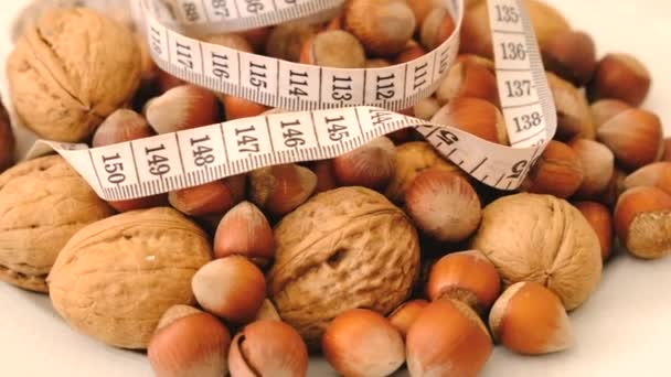 jíst ořechy dělá přírůstek hmotnosti, vysoce kalorické potraviny, ořechy a obezita, ořechy a pásky opatření více než 360 stupňů otočný stojan, - Záběry, video