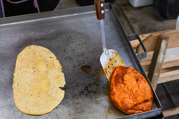 фото двох типових мексиканських страв, які є каязо і гуараше
 - Фото, зображення