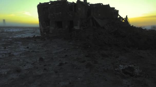 Menschen irren durch die Ruinen - Filmmaterial, Video