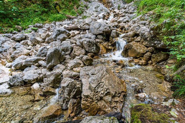 Beautiful streams and small waterfalls on the Eibsee at the Zugspitze - Photo, Image