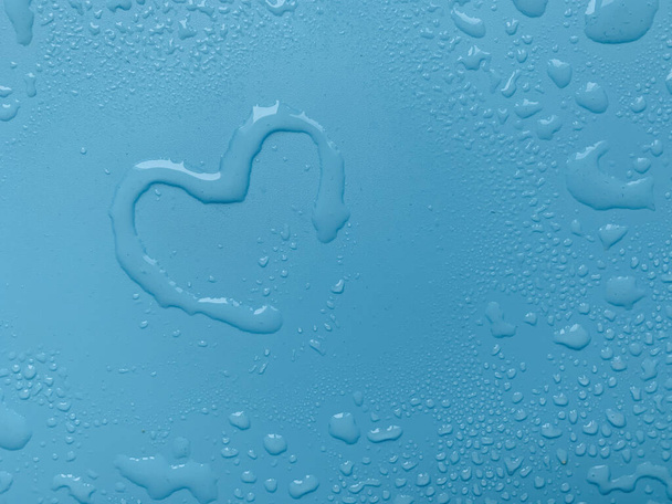 Water in heart shape on blue background - Foto, Imagem