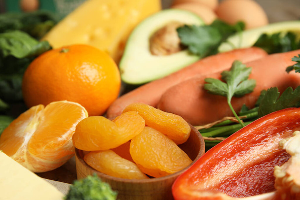 Свежие продукты, богатые витамином А на столе, крупным планом
 - Фото, изображение