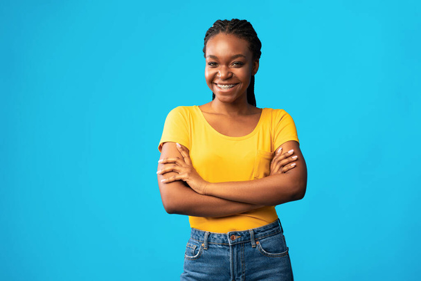 Confident Black Girl Smiling Crossing Hands Posing On Blue Background - Fotoğraf, Görsel