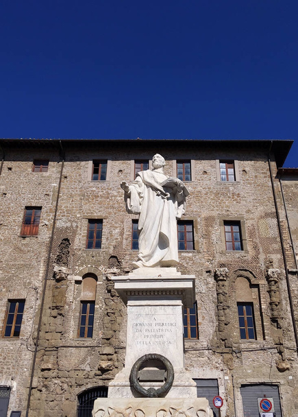 PALESTRINA, ITALY - FEBRUARY 20, 2020: statue of  Renaissance musician Giovanni Pierluigi da Palestrina, composer of church sacred music - Foto, Imagen