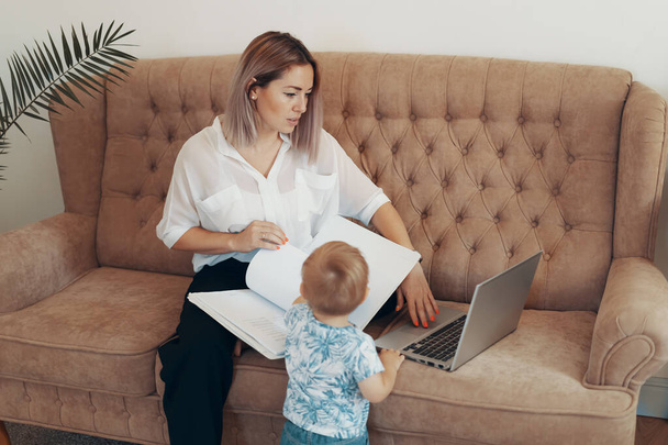 Beautiful business woman working at home. Multi-tasking, freelance and motherhood concept. Working mother career - Foto, Imagen