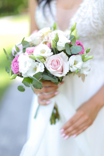 Close up bride bouquet of roses. - Фото, изображение
